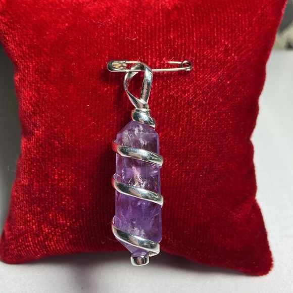 Amethyst Purple Point Pendant In Silver Plated - Picture 2 of 3